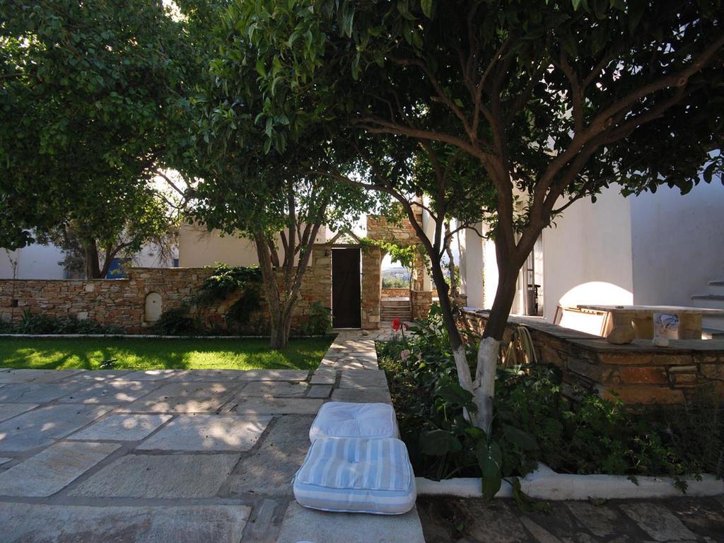 Romano Garden House - Land Tales Agios Romanos Bilik gambar