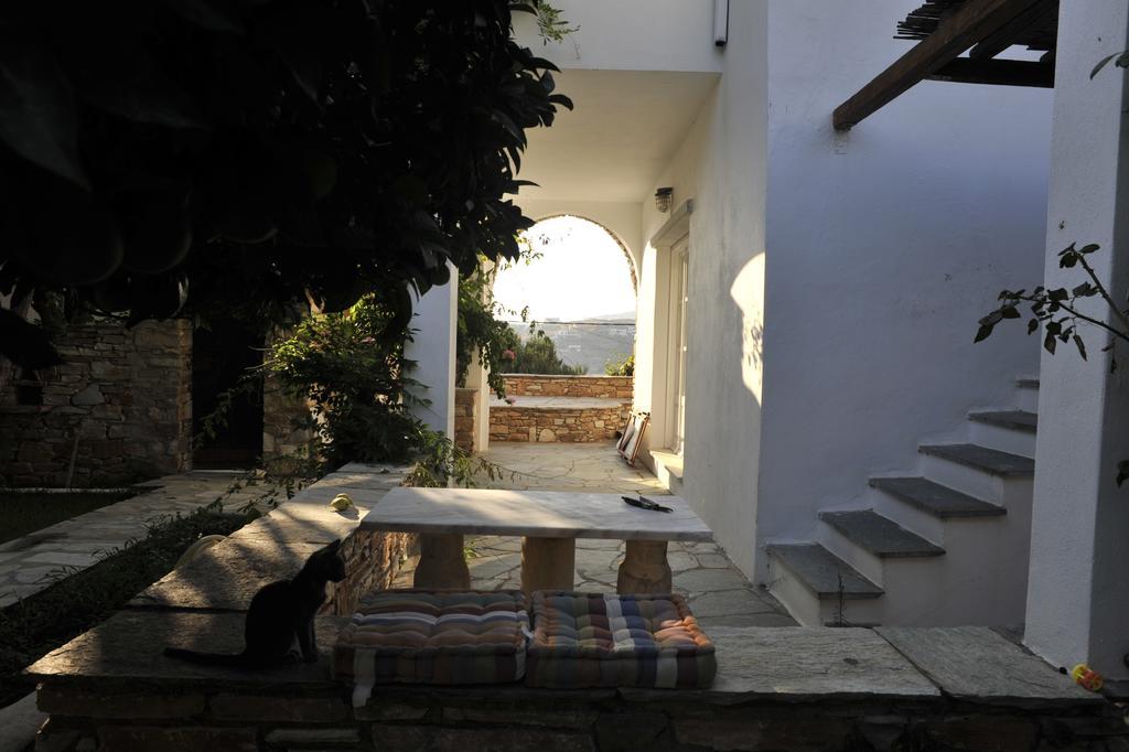 Romano Garden House - Land Tales Agios Romanos Bilik gambar