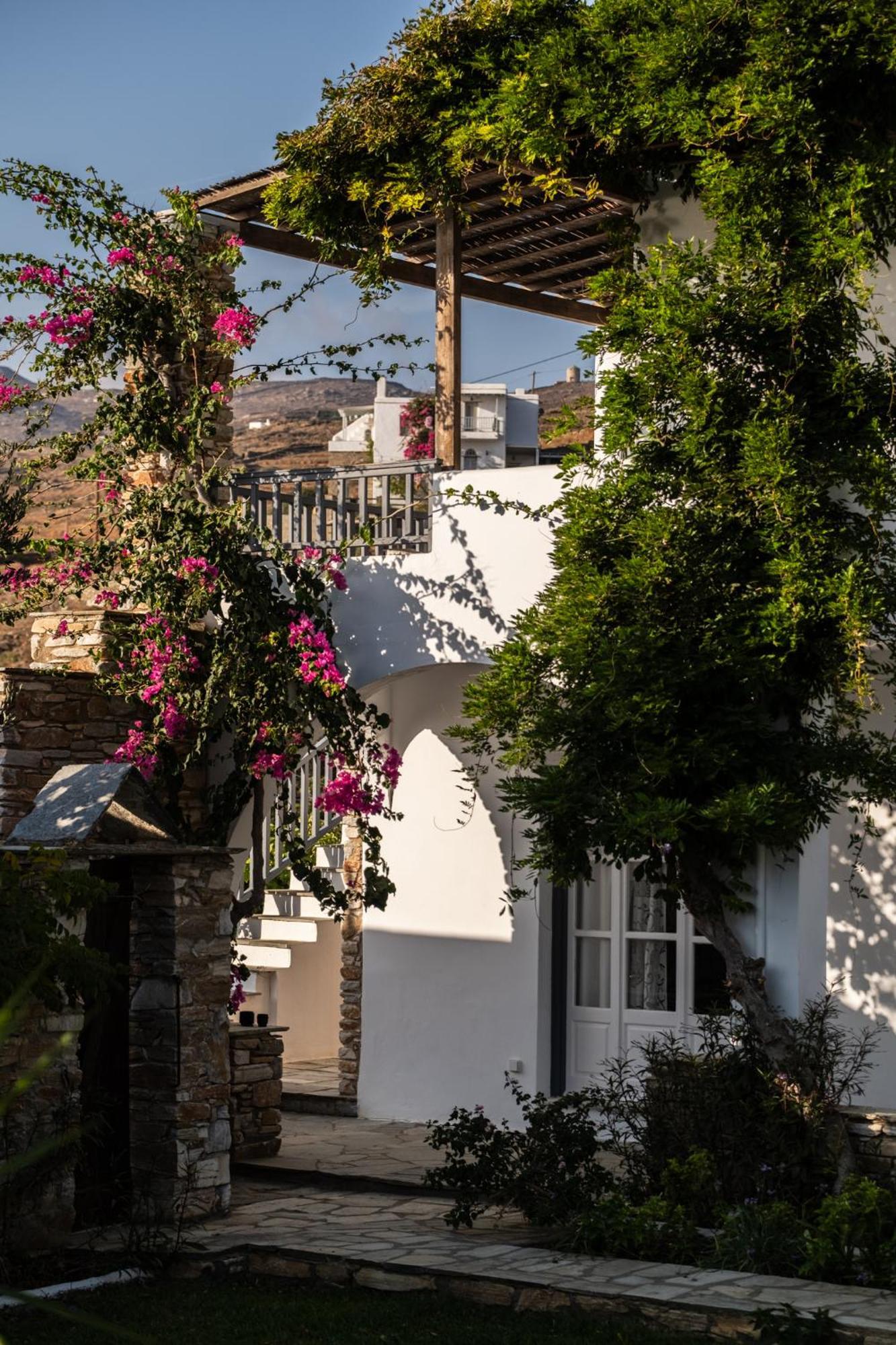 Romano Garden House - Land Tales Agios Romanos Luaran gambar
